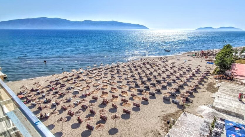 Apartment in Vlora on the beach.