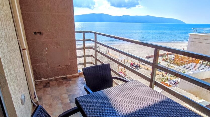 Apartment in Vlore on the beach