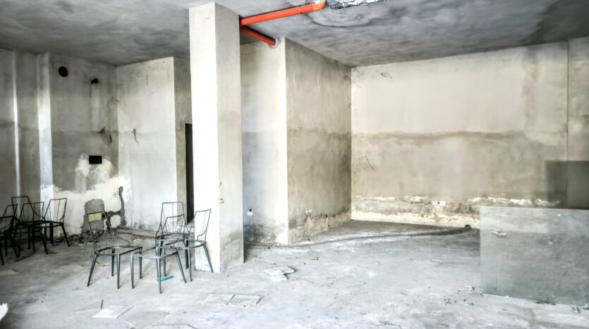 Shop for sale in Vlora in a beachfront building