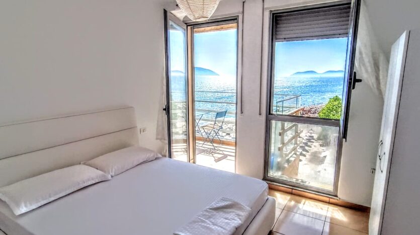 Apartment in Vlora on the beach.