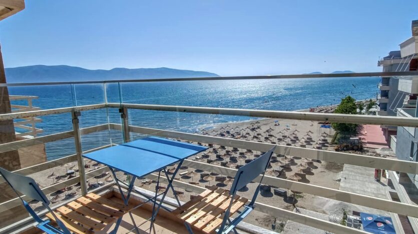 Apartment in Vlora on the beach.