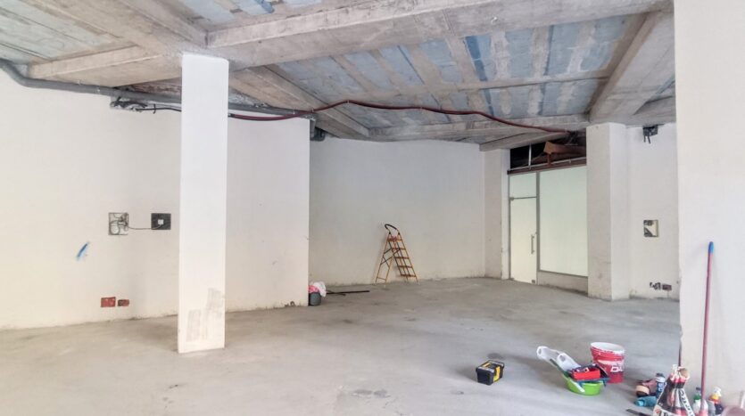 Commercial unit for rent in Vlora promenade