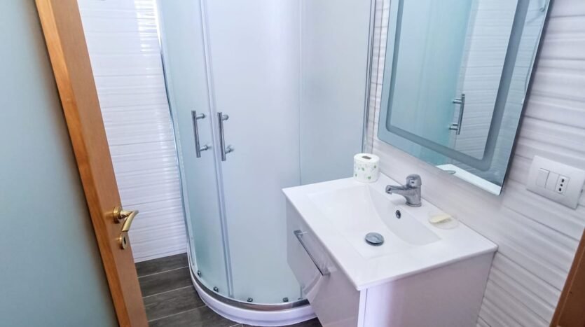 Sea view studio apartment for sale in Vlora